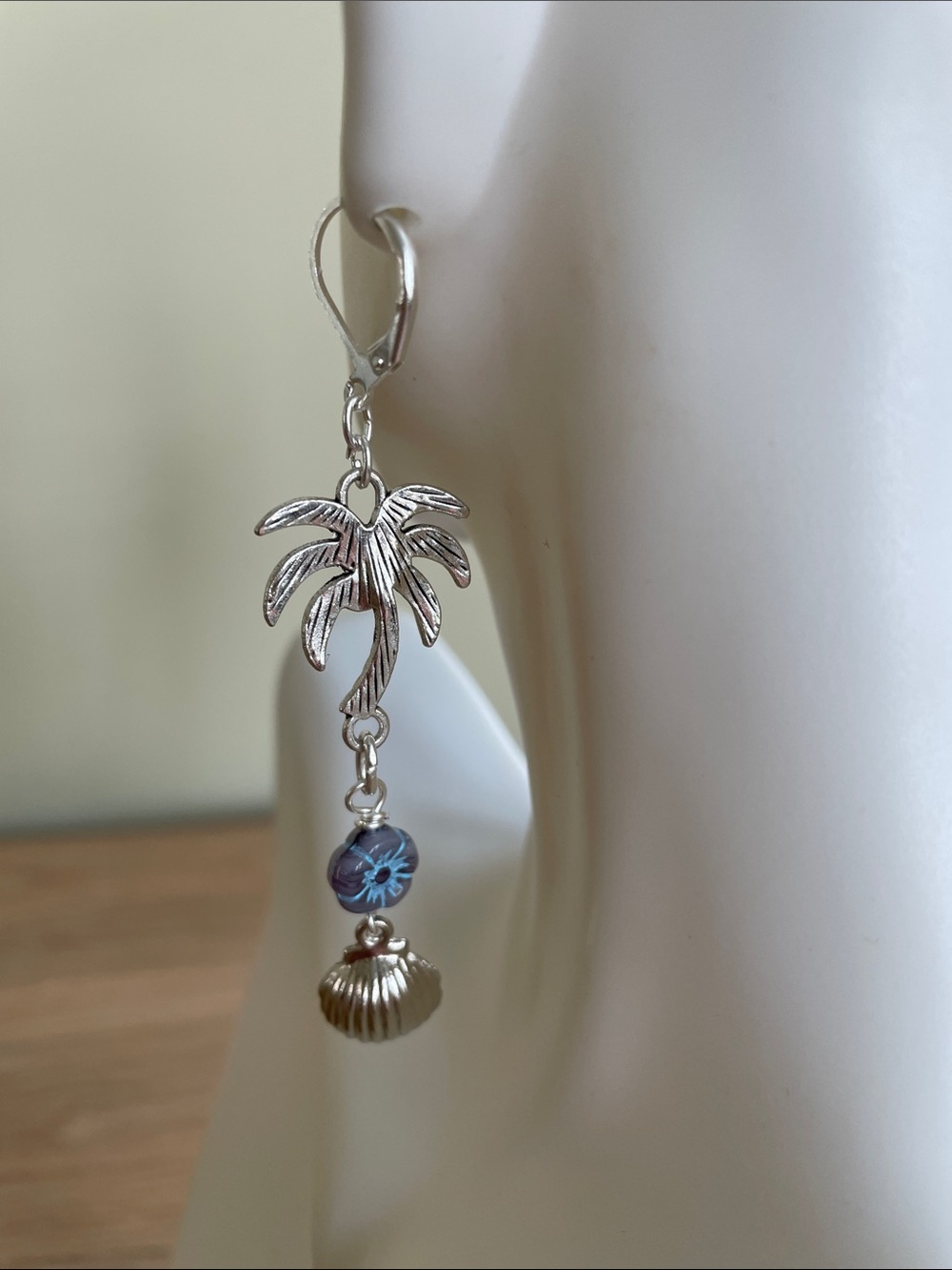 HAND CRAFTED EARRINGS, TROPICAL PALM TREE & CZECH GLASS FLOWER PEARL SHELL - Picture 5 of 12